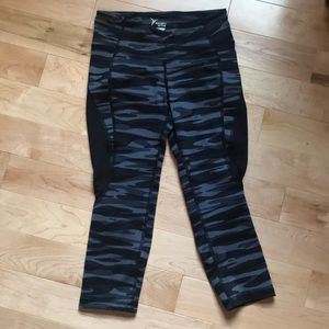 Old Navy Camo Capri Leggings